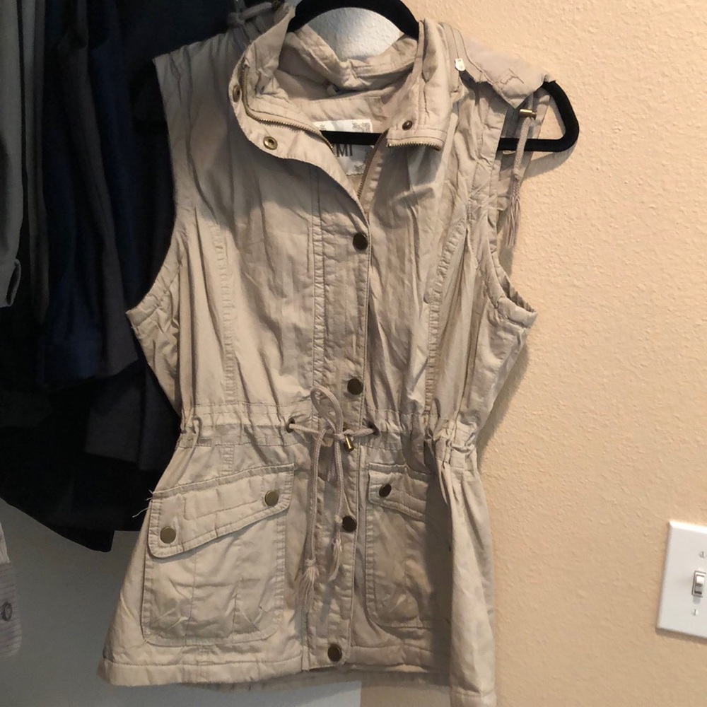 Casual vest with hoodie